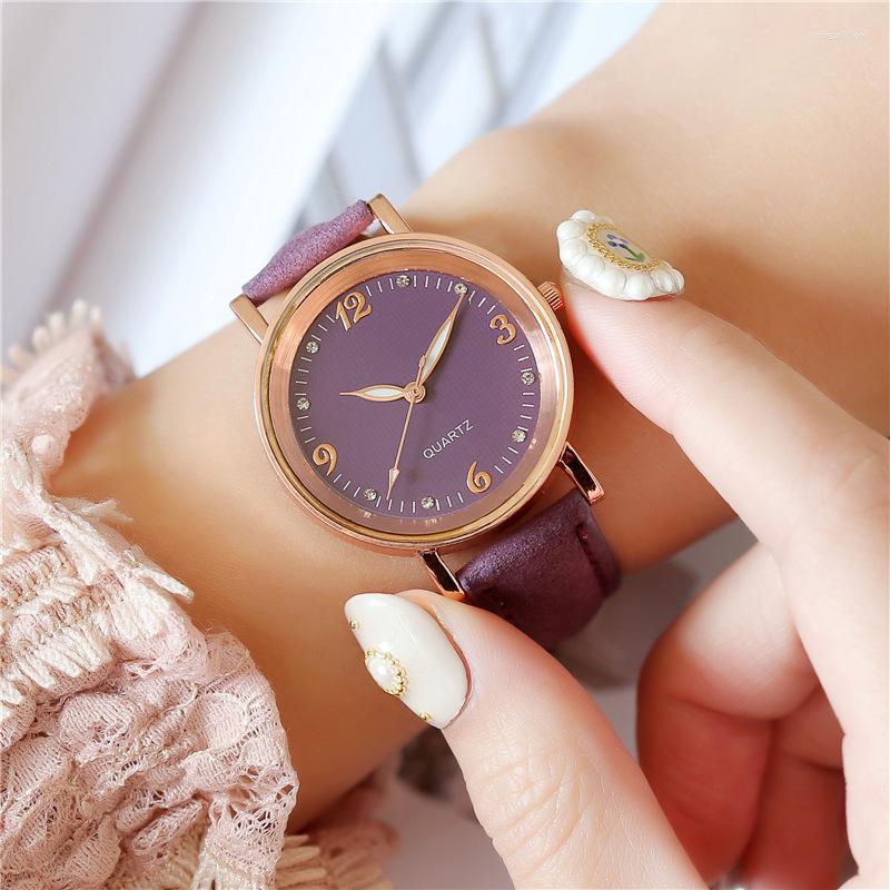 

Wristwatches Luxury Quartz Watch For Ladies Stainless Steel Dial Leather Strap, White