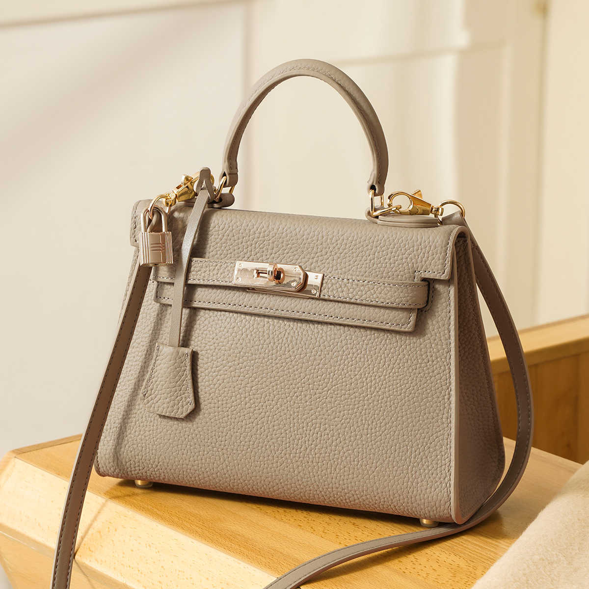 

Fashion Women Herme Totes bag s Cowskin Genuine leather Handbag Factory Director Jin s New Golden Fox kellies Top layer Cowhide Tote - 958473F, Black