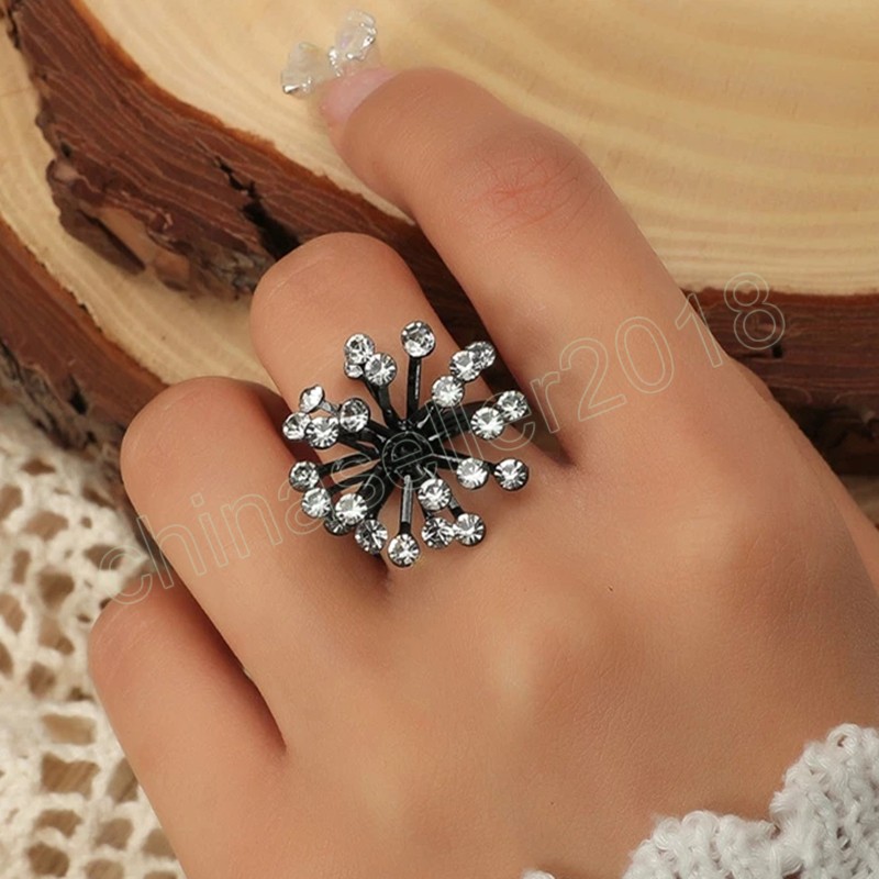 

Elegant Black Metal Snowflake Crystal Ring for Women Girl Temperament Flower Open Finger Rings Summer Holiday Party Jewelry