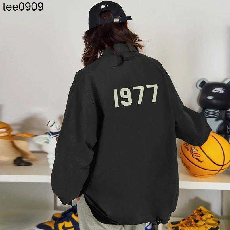 

It sells well in America Retro Jacket Double Line ESSENTIALS Flocking 1977 Coach Jacket Chaogao Street Coat Men and Women