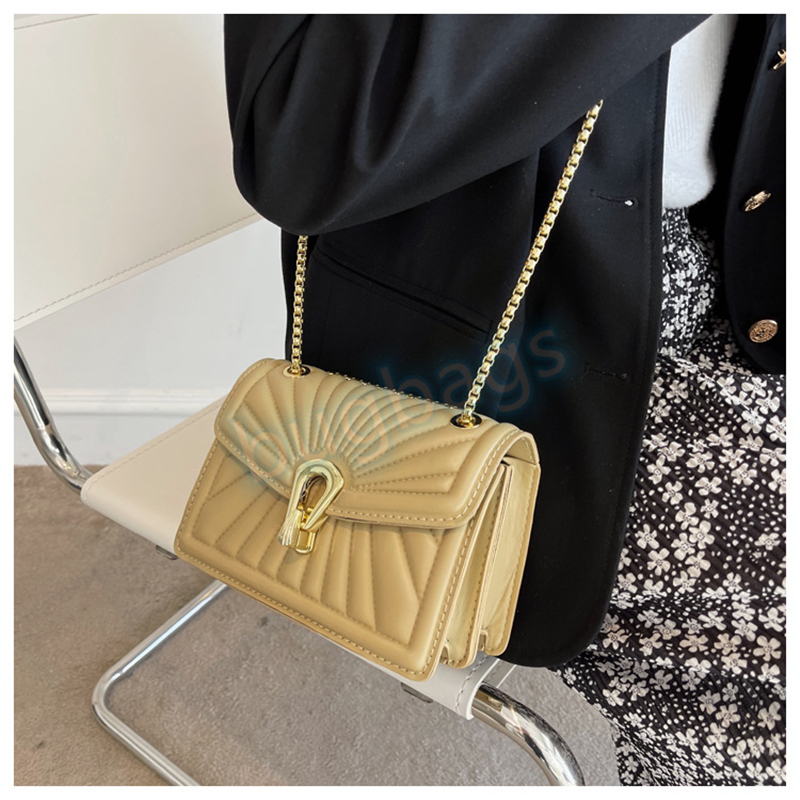 

HBP Popular Small Square Bag Female 2022 New Diamond Chain Simple Underarm Crossbody Bag, White