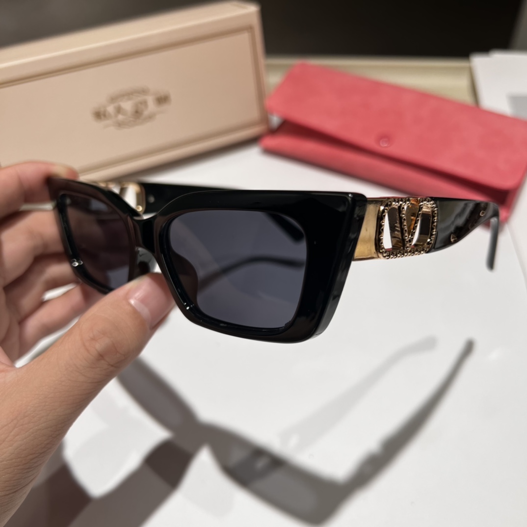 

Wholesale Designer Sunglasses Luxury Brand Eyeglasses Outdoor Shades Frame Fashion Classic Lady Polarized Unisex men 8837