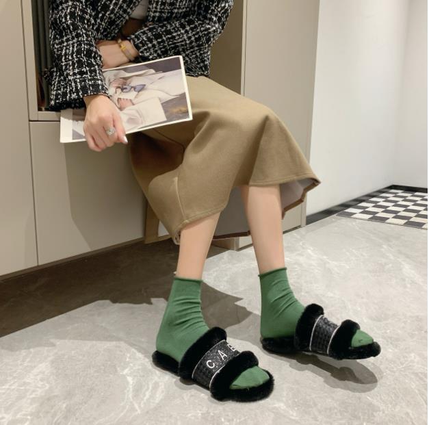 

Women Slippers Slip-On Mules Luxurious Mink Fur Soft Flat Open-Toe With Initials Fashion Lightweight Slippers, Black