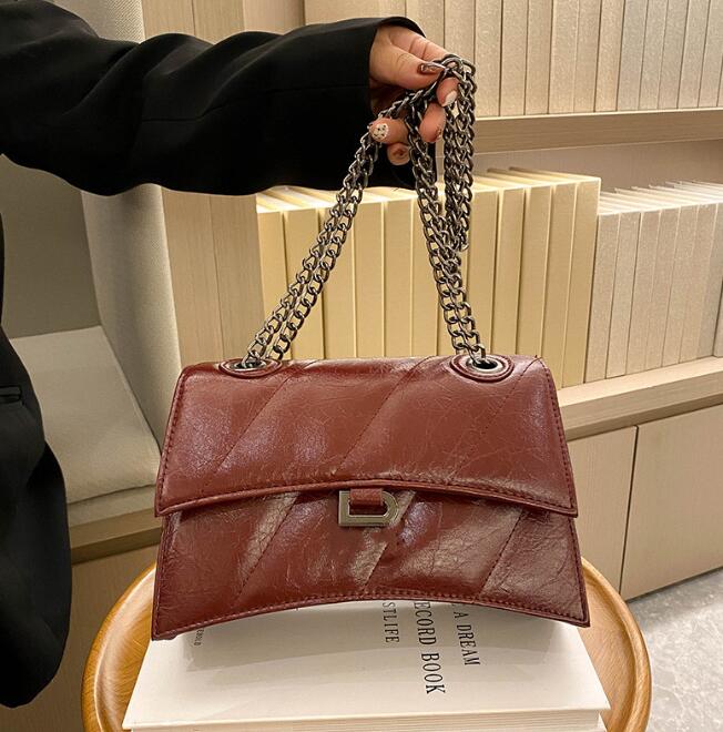

Autumn and Winter Hourglass Bags Crocodile Pattern Chain Underarm Bag Oil Wax Leather Shoulder Messenger Bag Handbag, As pic