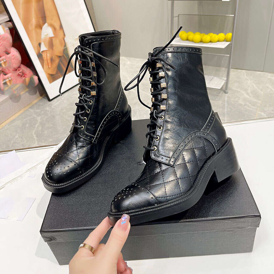 

womens Boots Black Ankle Martin Biker chunky platform flats combat fashion Boot low heel lace-up booties leather chains buckle women luxury designers shoes, # 8
