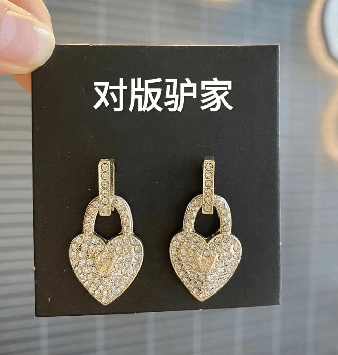 

23ss 2color Mixed Simple Brand Designer Stud 18K Gold Plated V Letter Earring Crystal Heart Luxury Rhinestone Metal Girls Lovers Jewelry Wholesale
