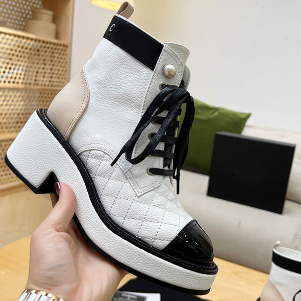 

Autumn and Winter Boots Black Ankle Bicycle Thick Sole Flat Shoes Combat Boots Low Heel Lace up Leather Chain Logo Buckle Women's Luxury Designer Shoe Factory, Color 1