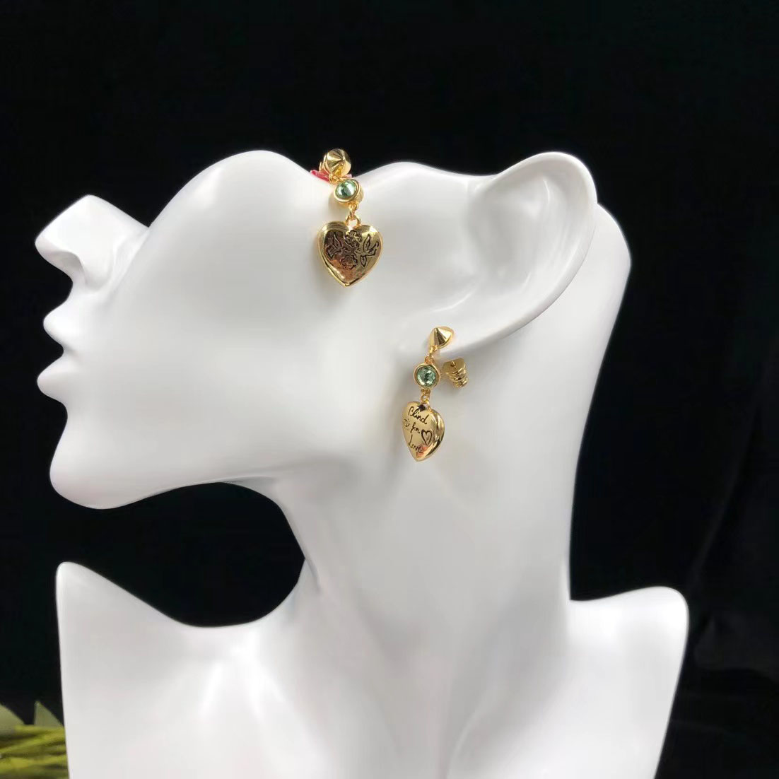 

2022 New Glamour Fashion Luxury Brand Dangle Earrings Heart Pendant Earrings Personality Ladies Wedding Party Couple Gift Designer Quality Jewelry With Box