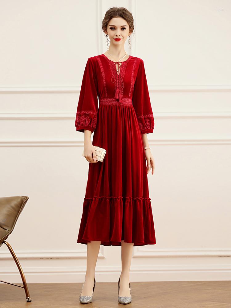 

Casual Dresses Designer Fashion Spring Autumn High Quality Women' Vintage Elegant Party Street Embroidery Velvet Midi Dress, Black