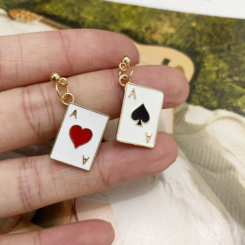 

Creative Poker Ace Ear Cuff Stud Earrings Hearts Spades Cards Asymmetry Mini Men Earrings Gifts For Women Girls Jewelry Unique Design