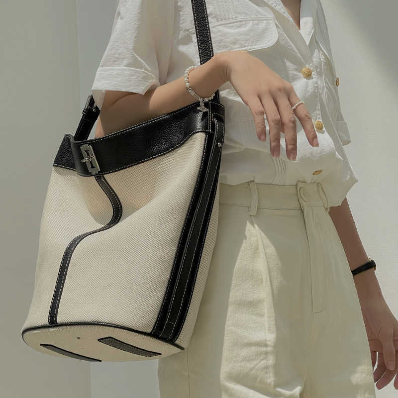 

Shoulder Bags handBags Autumn Winter Shoulder Messenger Bag Korean Niche tote Bag Large Capacity bucket Simple Versatile Bucket Bag 220909, Brown cloth