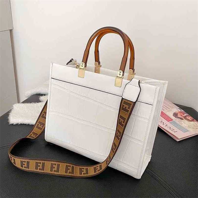 

70% OFF 2023 Designer bag Luxury women Korean versatile Tote Messenger large capacity women's, White