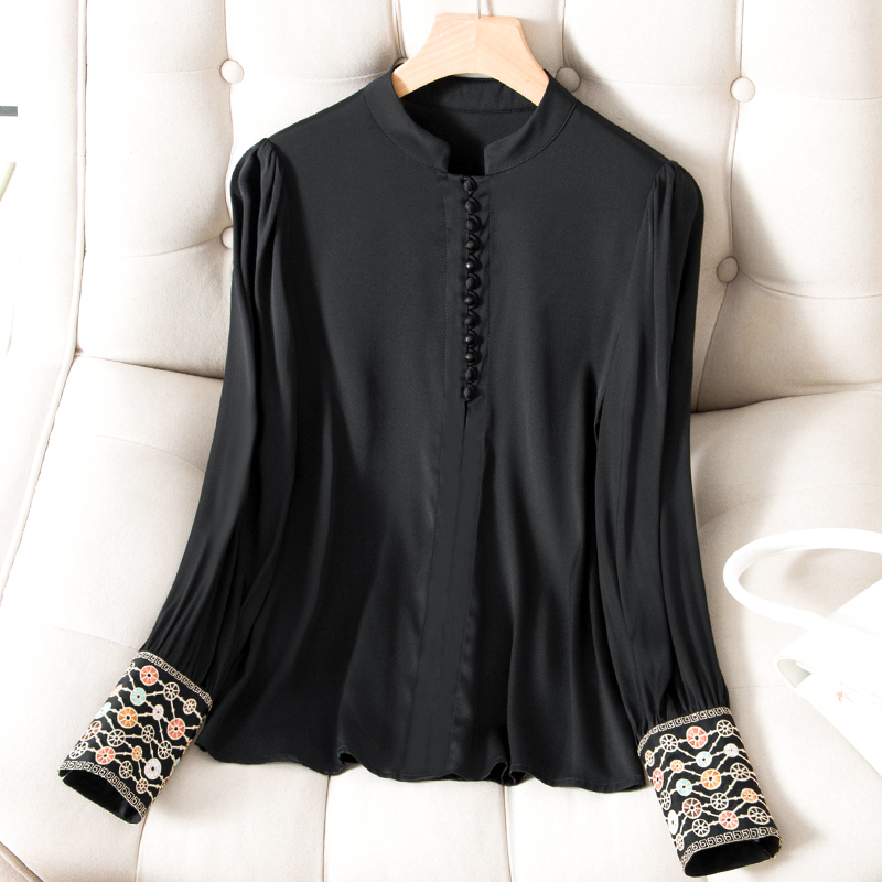

2022 Autumn Stand Collar Natural Silk Embroidery Blouse Shirt White / Black Solid Color Long Sleeve Buttons Pullover Style Top Shirts D22TO05