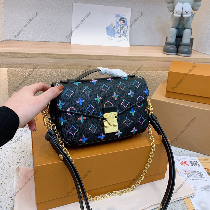 

22FW Metis Women Luxurys Designers Mini Totes Bags Pochette Handbag Patent Leather Imprint Fiowers Golden Chain Bag Messenger Ladies Wallets 20CM, Black