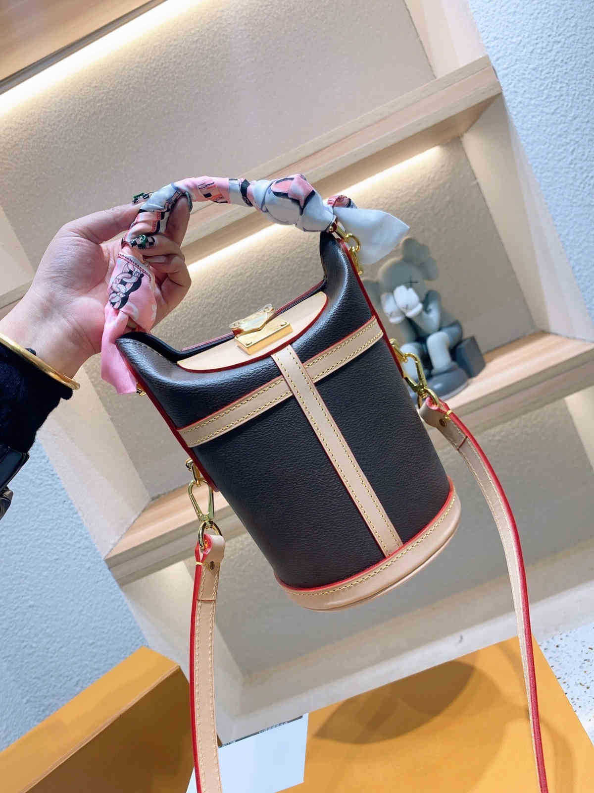 

Designer Louiss Handbags Tote bag LVS luxuries designers women crossbody Handbag Shoulder totes bags purses wallet 1TDB, No bags