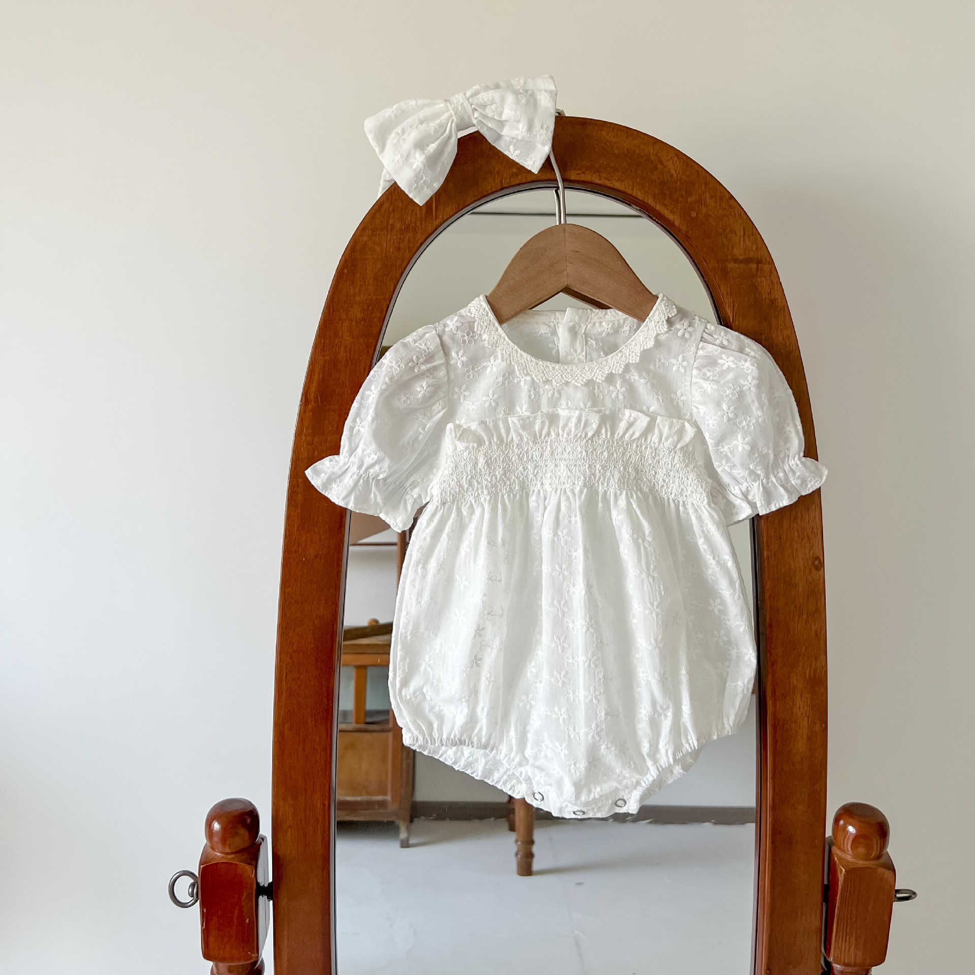 

Rompers Newborn Baby Girl Fashion Thin Flower Embroidery Breathable Jumpsuit Elastic Waist Cotton Puff Sleeves Girls Bodysuit One Piece J220922, White