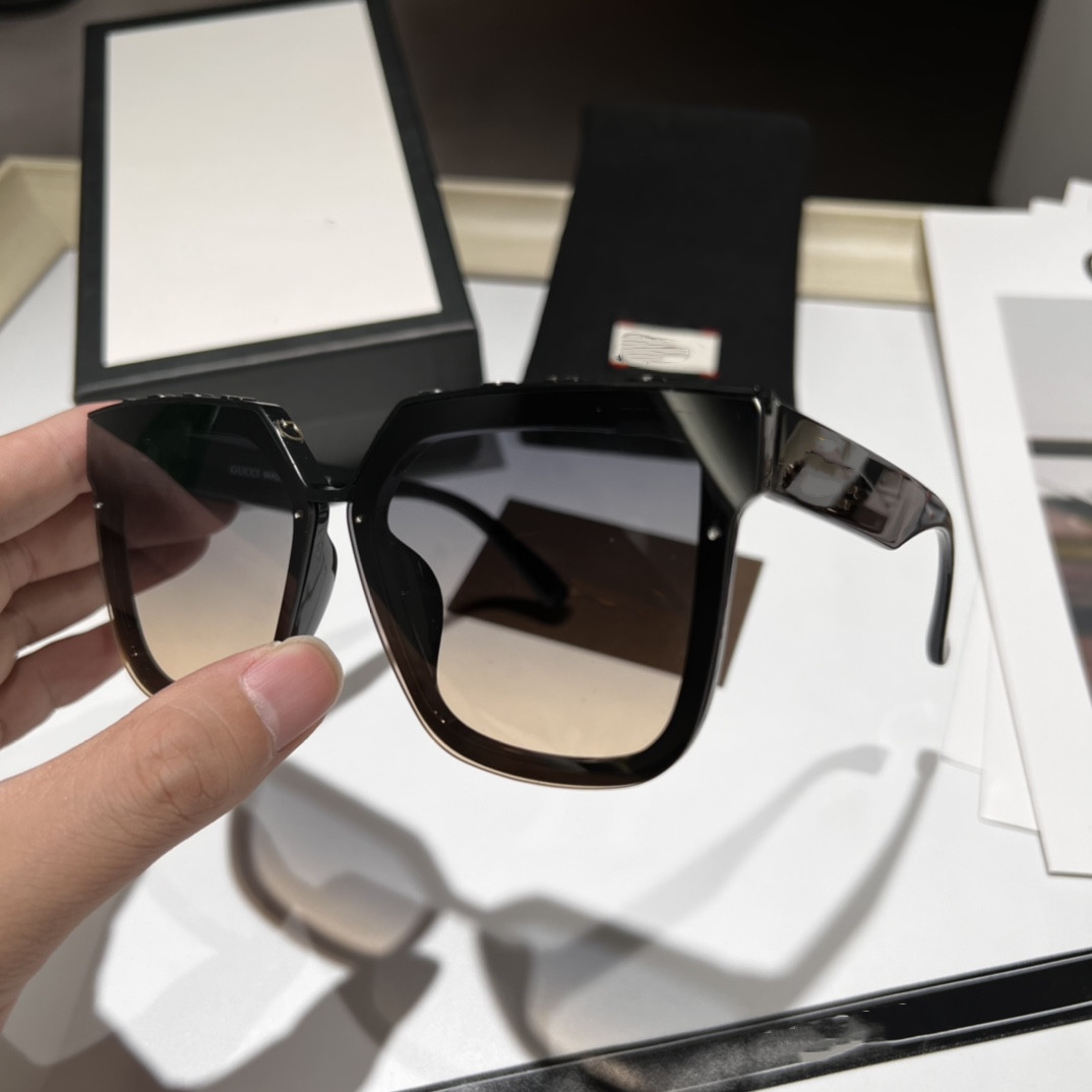 

New popular sunglasses mens square glasses with metal frame and legs simple casual style glasses 100% UV400 protection Send box 8829