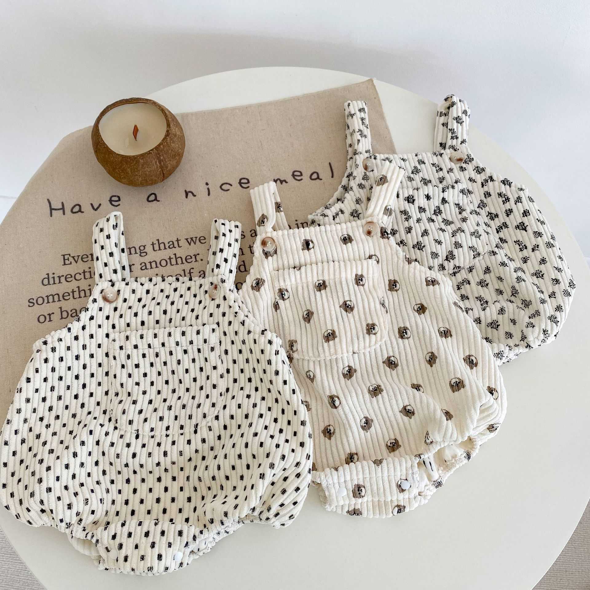 

Rompers 2022 Autumn New Newborn Girl Print Suspenders Romper 02 Years Boy Baby Homewear Pockets Jumpsuit Infant Cotton Cartoon Onesie J220922, Plate