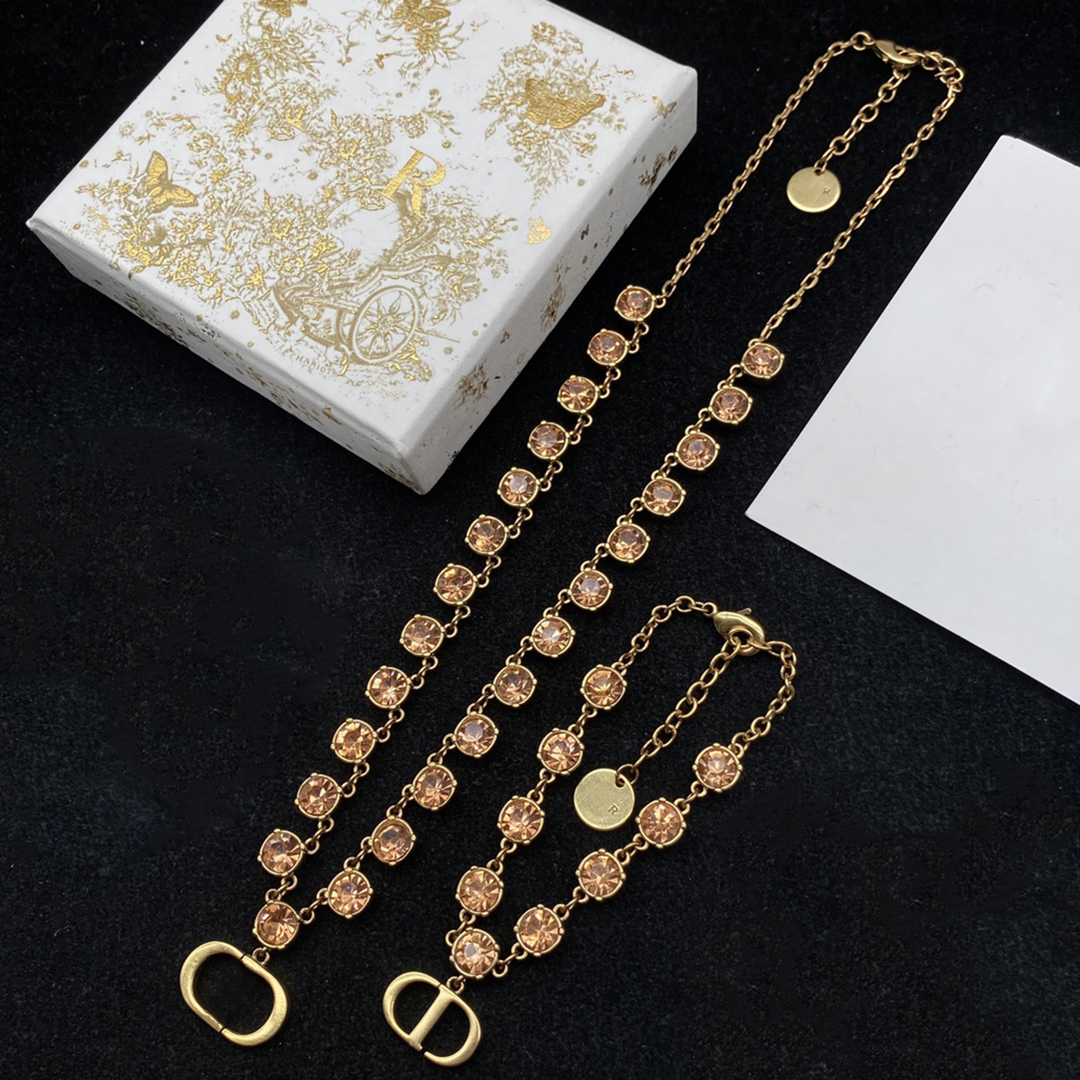 

Luxury Designer Necklaces Classic designers Necklace Pendant Jewelry bracelact suit luxurys Necklacess Couples Party Holiday Gift good