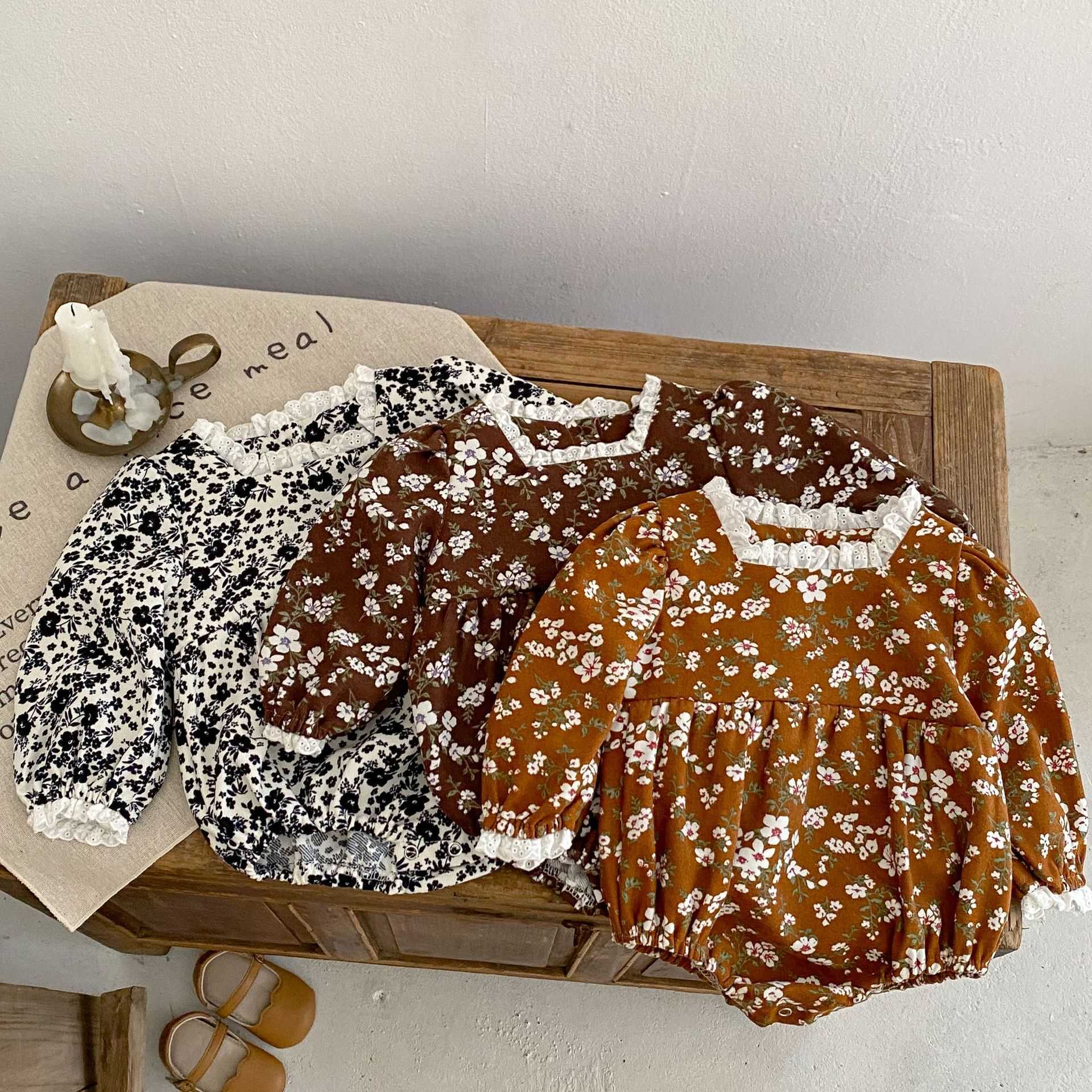 

Rompers 02y Baby Girl Retro Flowers Square Collar Bodysuit Autumn New Arrival Long Sleeves Loose Cotton Jumpsuit Girls Fashion Clothing J220922, Black