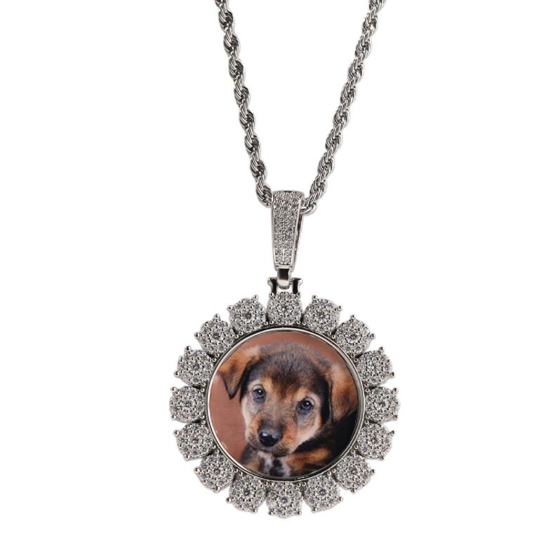 

Circula Medallion Picture Pendant Necklaces Crown Bezel Memorable DIY Charms Men Women Fashion Jewelry for Gift