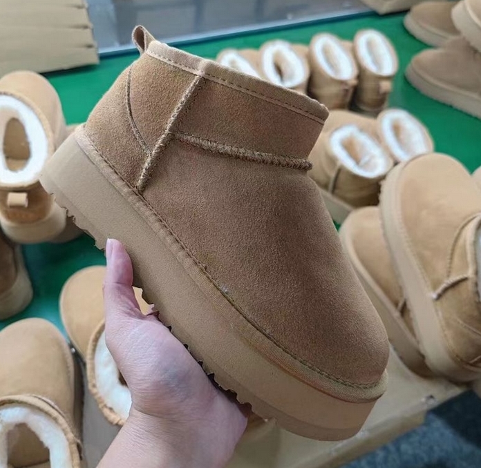 

2022 HotWomen Classic Mini Platform Boot Ultra Matte Fur Snow Boots Suede Wool Blend Comfort Winter Designer Ankle Booties Size 35-40 Free transshipment, Cowhide