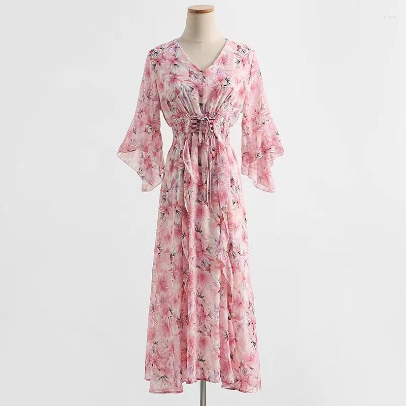 

Casual Dresses Retro Floral Dress Women 2022 Spring Autumn V-neck Trumpet Sleeve Edge Sweet Lace Waist Mid-length, Black