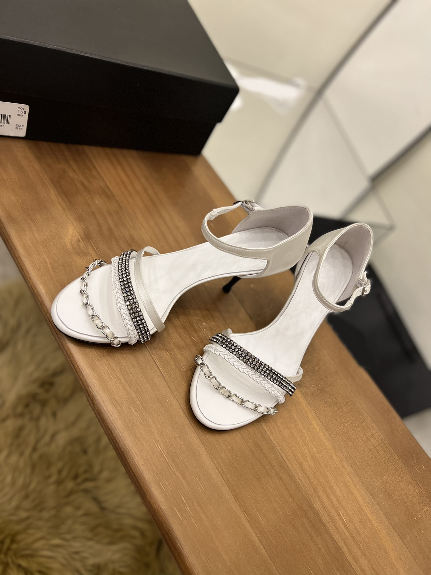 

Stylish Women Flat Sandals Slippers crystal flip flop sandals Pearls Casual Indoor open toe lace up heels Sandal Summer Designer Luxury Fashion Ladies Beach Slipper, Customize