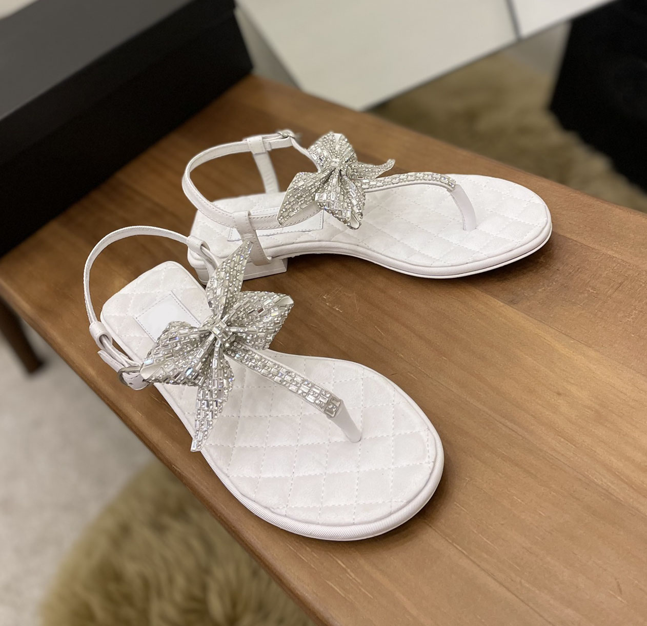 

Summer Women Flat Sandals Slippers crystal flip flop sandals Pearls Casual Outdoor open toe lace up heels Sandal Top Designer Luxury Fashion Ladies Beach Slipper, Customize