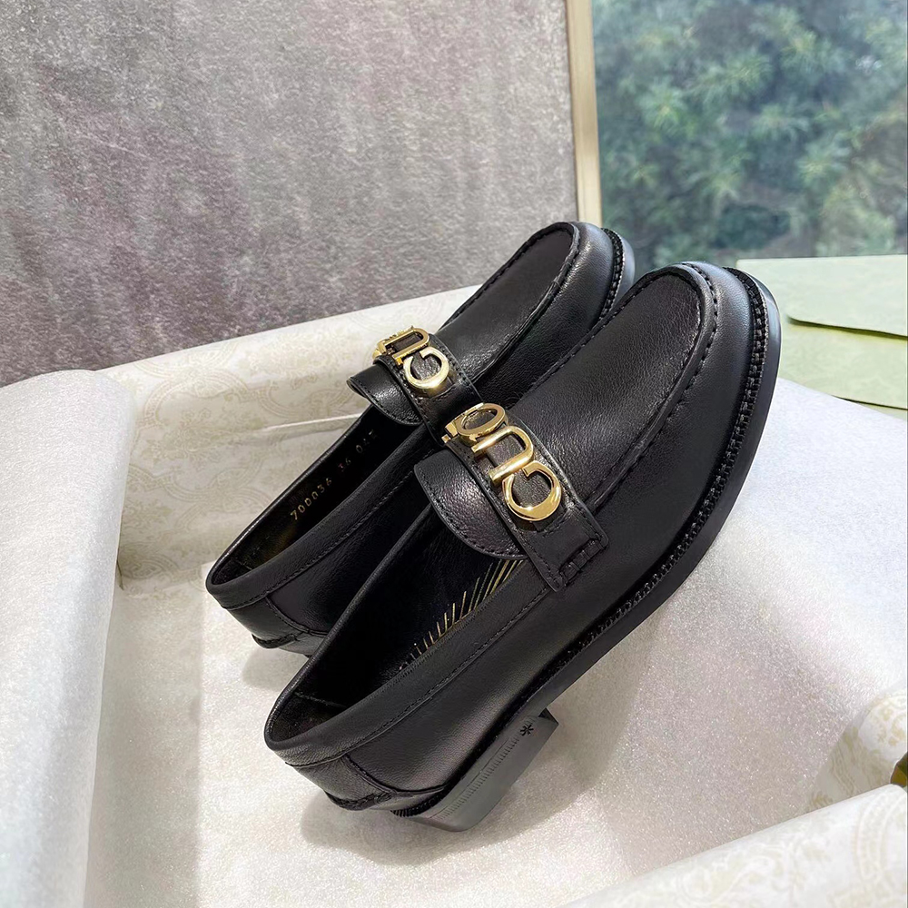 

Loafers Slip-On Shoes Shoe Lounge Flats Factory Footwear Black Patent Leather Round Apron Toes Luxury Designers Metal lettering Logo Low Heel Plaque For Women, Gifts are not sold separately