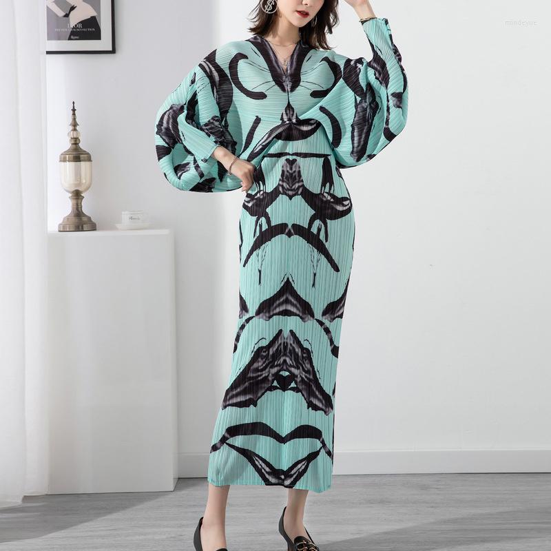 

Casual Dresses Miyake Fashion Pleated Print Women Dress Seven Sleeve V Neck Floral Bat Loose Large Size Slim Long, Blue