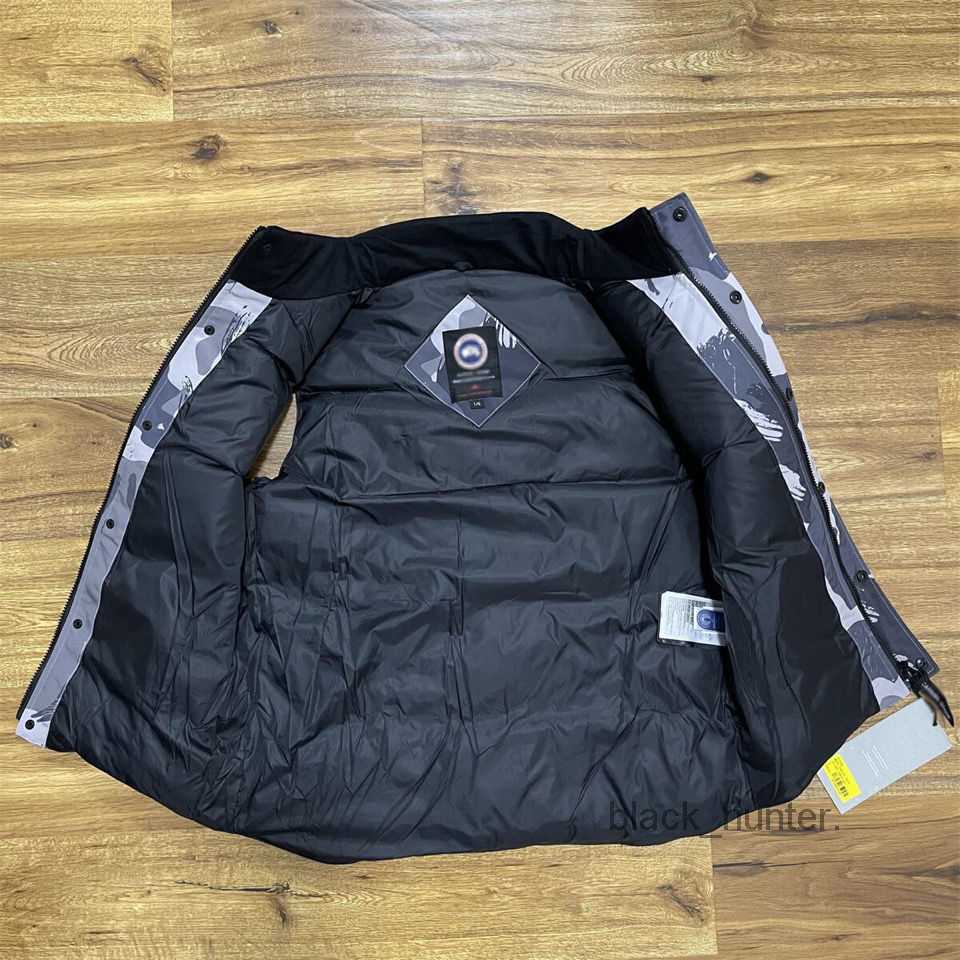 

Men' Down Canadian Designer Goose Parkas New couple style down vest white duck outdoor casual waistcoat fashion brand coats, Black