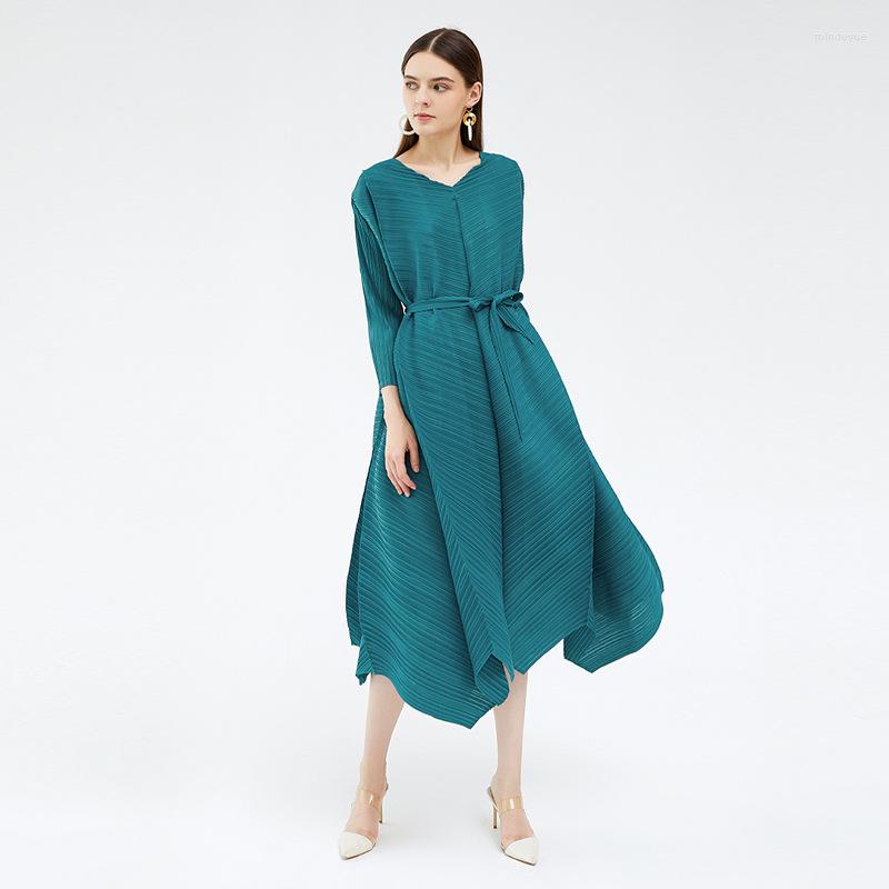 

Casual Dresses 2022 Autumn V-neck Middle Oversized Design Irregular Waist Women's Dress Miyake Pleated Loose Thin Long-sleeved Skirt, Beige