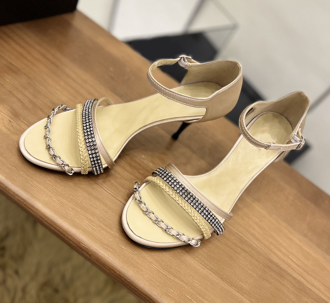 

2022 Women Flat Sandals Slippers crystal flip flop sandals Pearls Casual Outdoor open toe lace up heels Sandal Summer Designer Luxury Fashion Ladies Beach Slipper, Customize