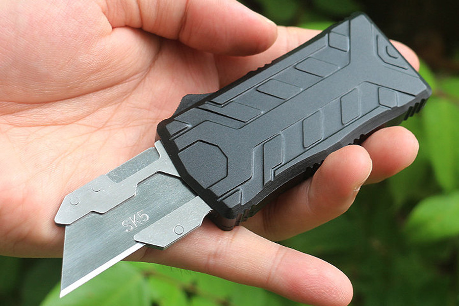 

M6677 Automatic Tactical Knife SK5 Satin Blade CNC Black Aviation Aluminum Handle EDC Pocket Paper Cutter Knives with 5Pcs Blades