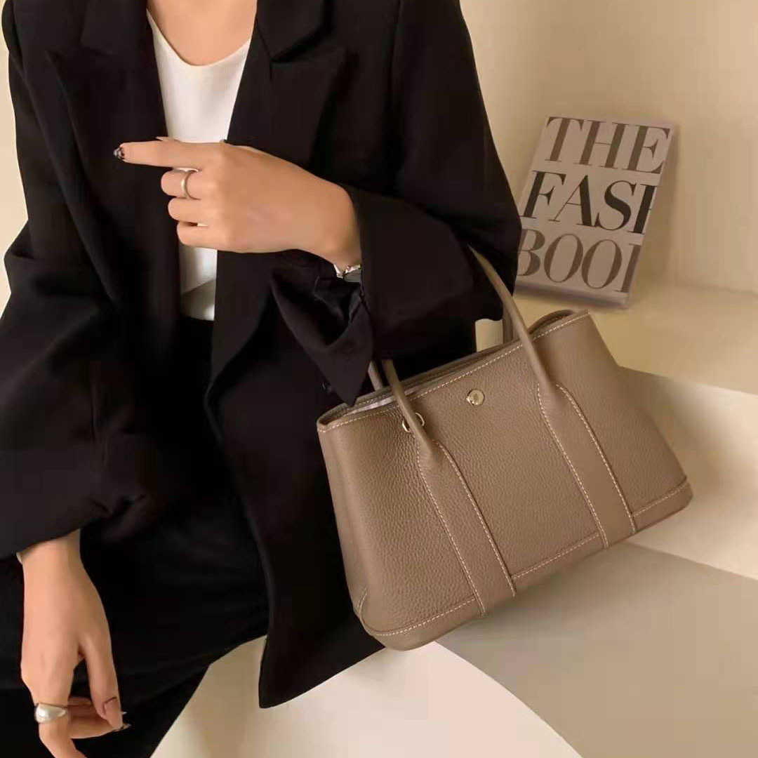 

Luxurious Designer Herme bags Spring Summer 2022 New Top layer Cowhide One Shoulder Garden Large Capacity Portable Simple Tote Commuter Shopping, White