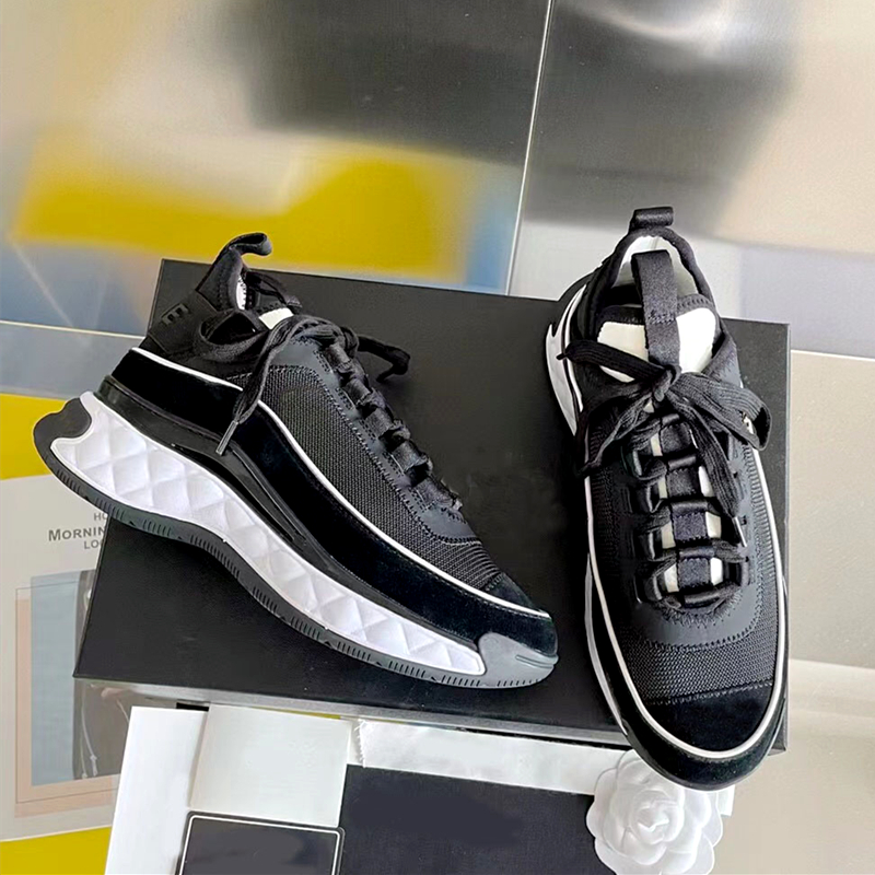 

Designer women's casual shoes New flat lace-up leather embroidery Men's running shoes Couples outdoor sneakers size 35-45, Shoe box