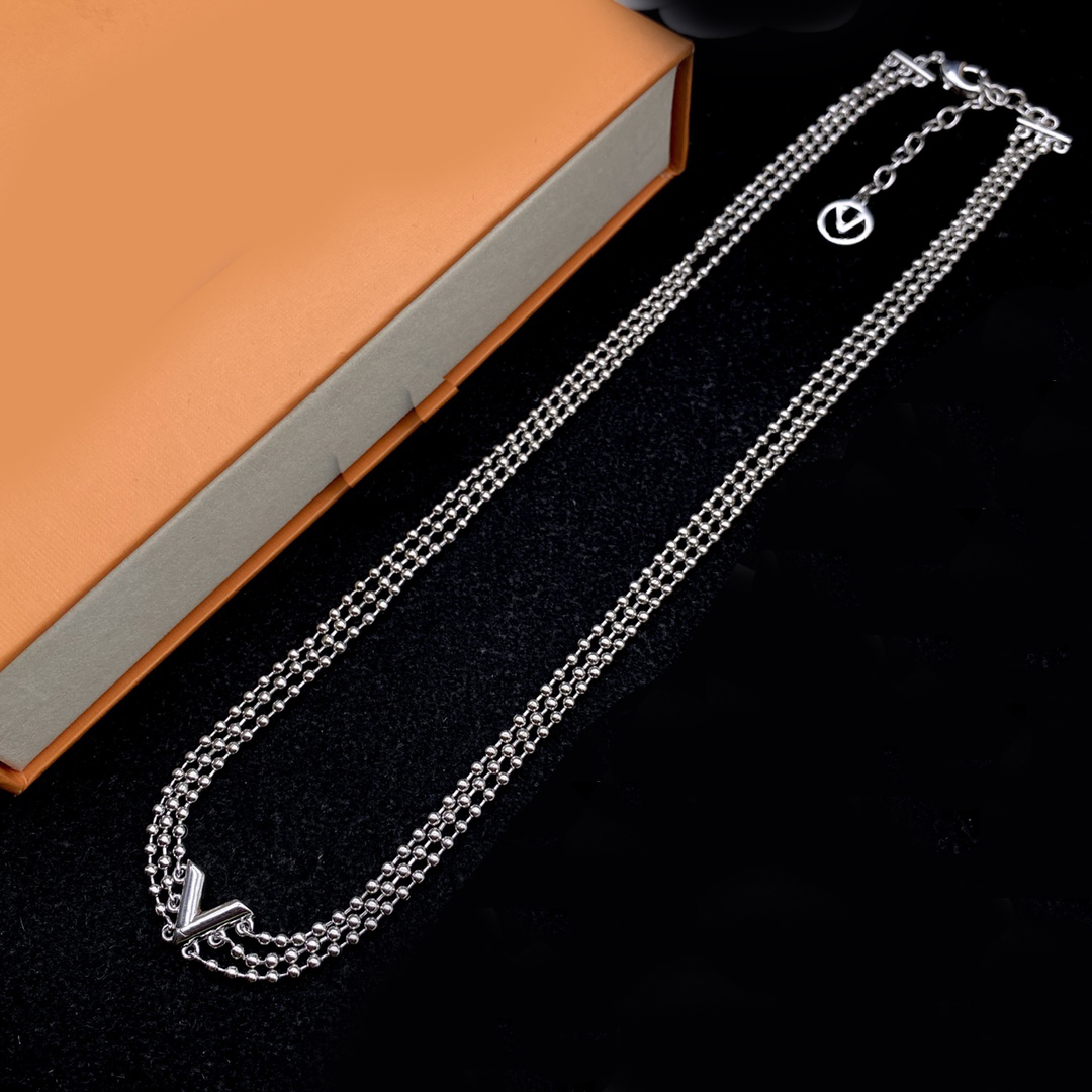 

Pendant Necklaces luxury necklace jewelry designer cjewelers cuban link tennis bracelets engagement letter V Alloy love bracelet jewellery letter bangle