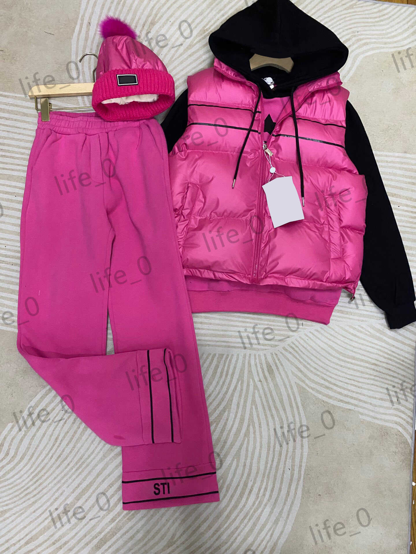 

Womens Four Pieces Pants Short Sleeveless Down Vest Tops Five-pointed Star Printed Hoodie Wide-waisted Trousers Homochromy Woolen Hat Brand Woman Tracksuit, 18