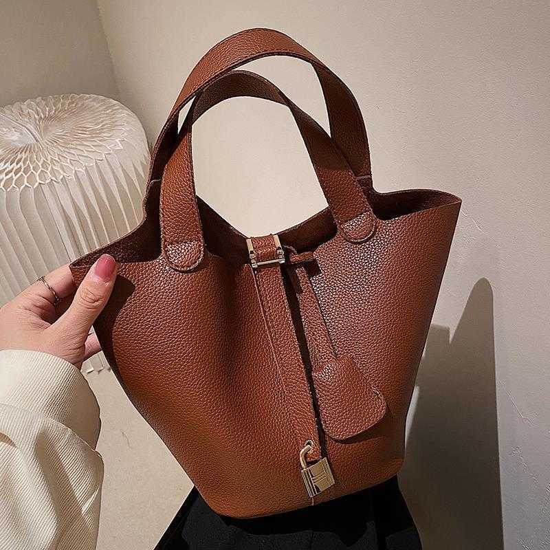 

Designer herme bag Women's Large Fashion Classic Small design vegetable basket soft summer 2022 new fashion commuter bu et lady hand, Beige