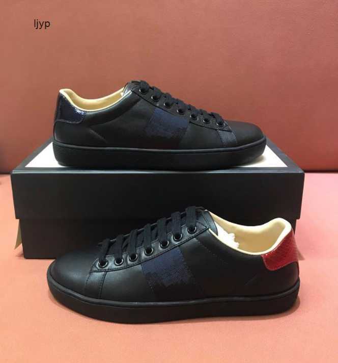 

2023 OG Designer Shoes Men Women Casual Shoe Ace Bee Sneakers Classic White Stripe Canvas Splicing Chaussures Animal Embroidery Trainers Sneaker