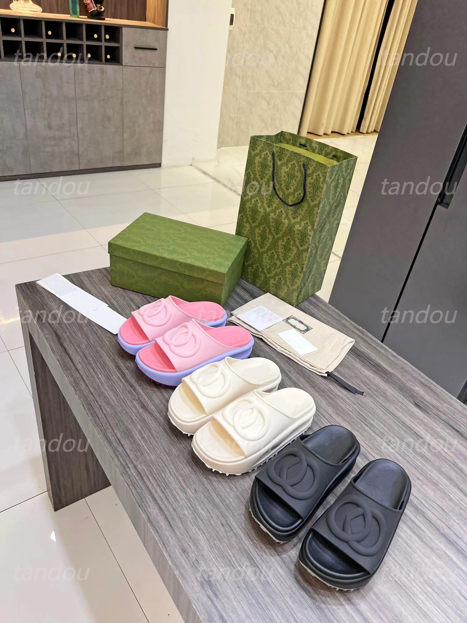 

Miami Slides Designer Thick Bottom Beach Slippers Rubber Fashion Summer Women New EVA Thick Soled Flat Sandals Top-quality Size 35-42, Box