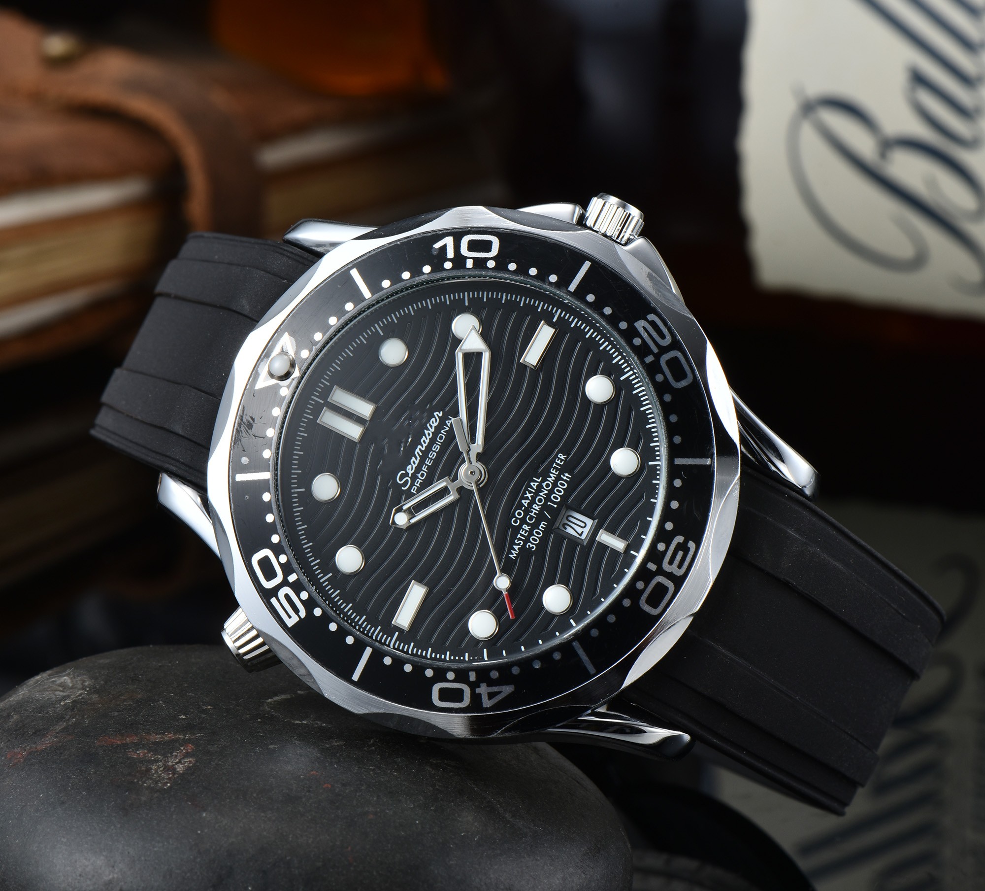 

2022 New Men's Silicone watch with 3-pin quartz 24-hour calendar waterproof OM deluxe