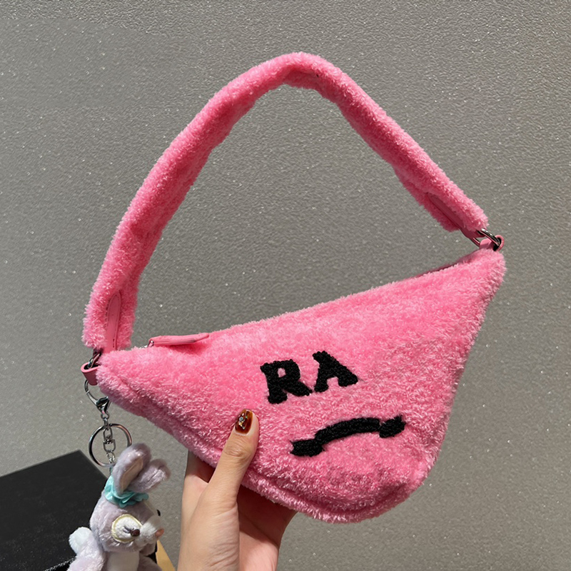 

Designer Triangle Shoulder Bags Luxury Womens Lamb Wool Bag Tote Fashion Winter Cross Body Bumbag Woman Handbags Purse Mens Fanny Packs 2210091D, Black