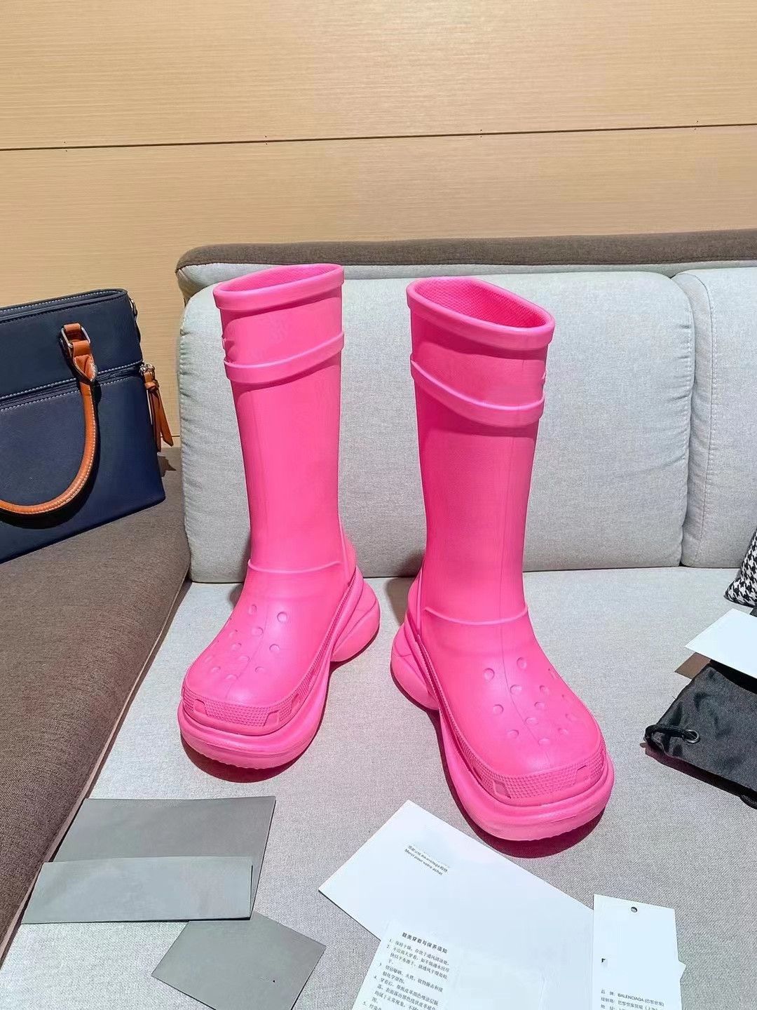 

23ss Top designer CROSS rain boots Sneakers Luxury Designer High Platform Rain Boots Big Head Thick Bottom Non-slip Ankle Boots Jelly Color All-match Long Boot, Pink