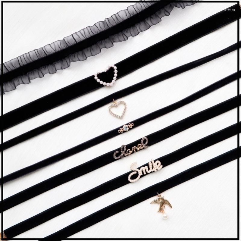 

Choker Black Gothic Necklace Women Neckband Rhinestone Pearl Pendant Clavicle Chain Velvet Neck Lace Cloth Accessories Collar