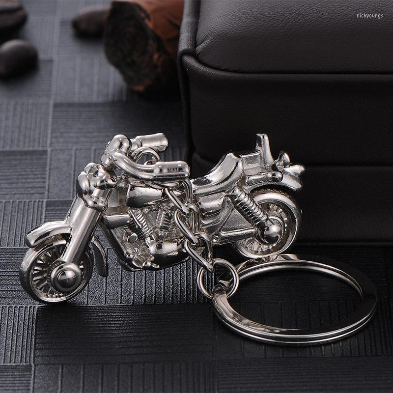 

Keychains Fashion Silver Alloy Motorcycle Key Chain Buckle Ring For Men Women Cool Leopard Tiger Bag Charms Holder Jewelry