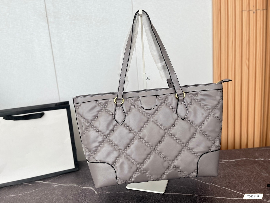 

Designer shoulder bag Women's embossing process Tote bag shopping bag Portable size 37cm, Black