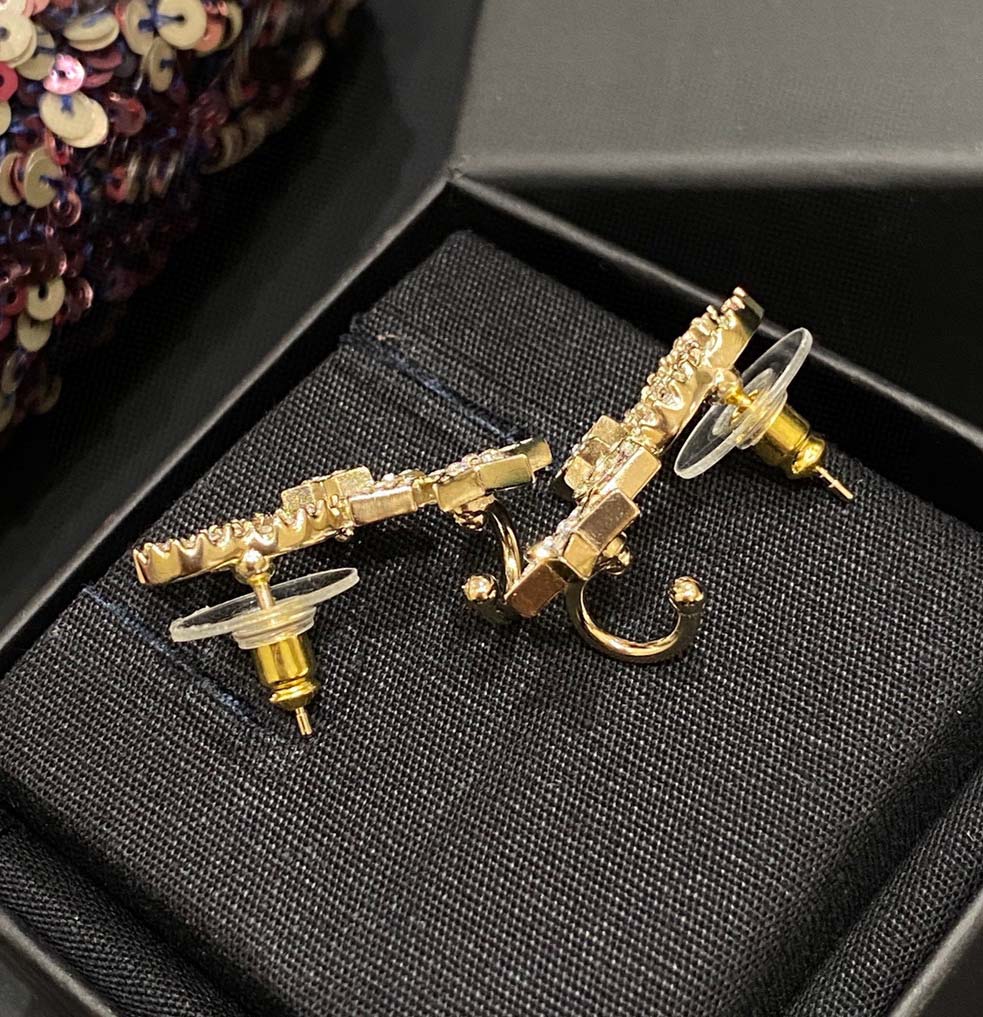 

Luxury quality Charm stud earring with diamon and star shape number design in 18k gold plated have box stamp PS7292A