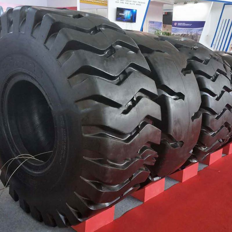 

New rubber material Fengshen 30/50 loader forklift tire 17.5-25 23.5-25 Manufacturer direct sales quality assurance